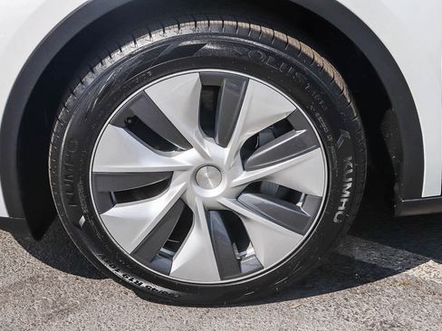 Used 2023 Tesla Model Y Long Range image 12