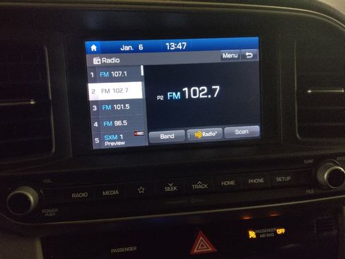 Used 2020 Hyundai Elantra SEL FWD image 25