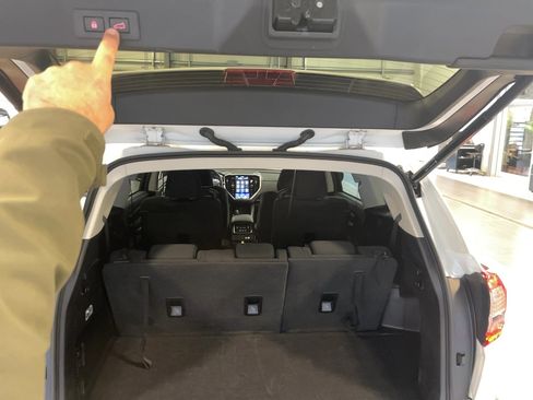 Used 2024 Subaru Ascent Premium w/ Convenience Package image 21