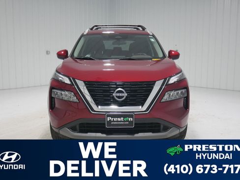 Used 2023 Nissan Rogue SV image 2