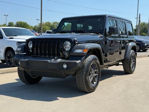 Used 2024 Jeep Wrangler Unlimited Sport AWD/4WD image 2