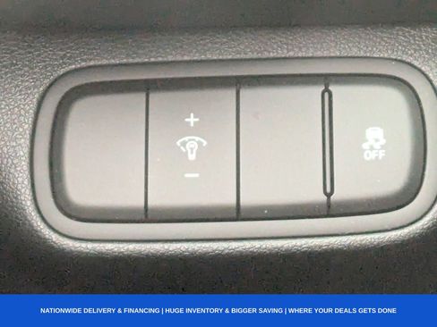 Used 2024 Hyundai Venue Limited image 42