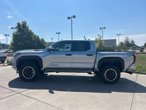 Used 2026 Toyota Tacoma TRD Off-Road AWD/4WD image 4
