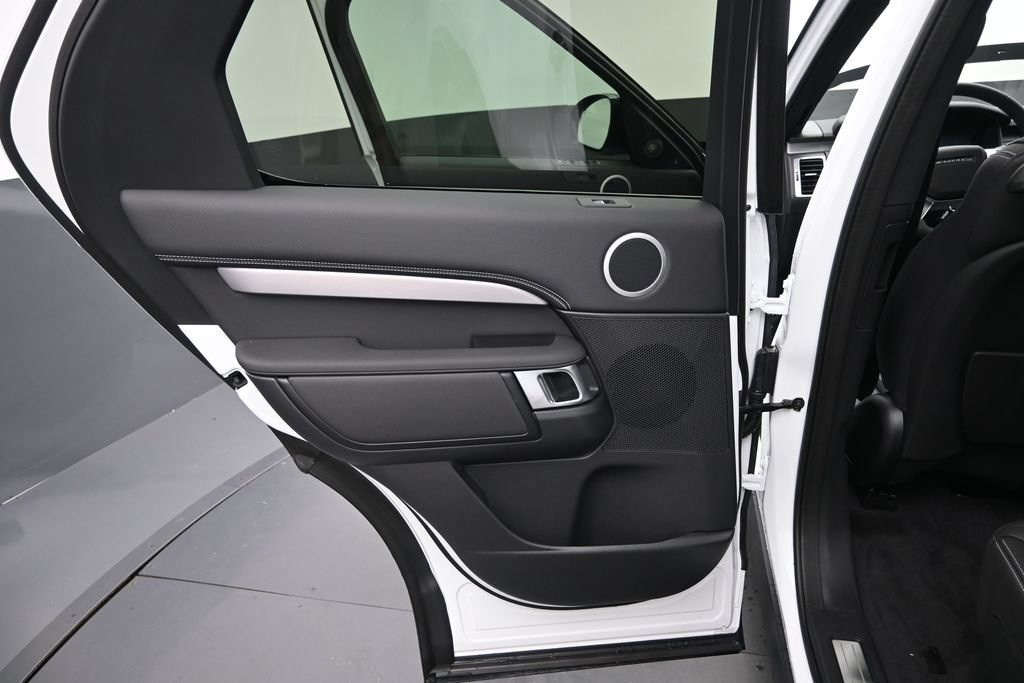 New 2026 Land Rover Discovery Limited Edition AWD/4WD image 18