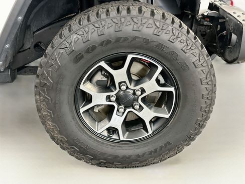 Used 2019 Jeep Wrangler Unlimited Rubicon AWD/4WD image 11