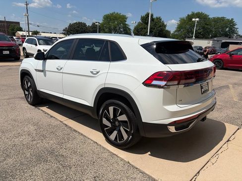 Certified 2024 Volkswagen Atlas Cross Sport SE w/ Panoramic Sunroof Package AWD/4WD image 6
