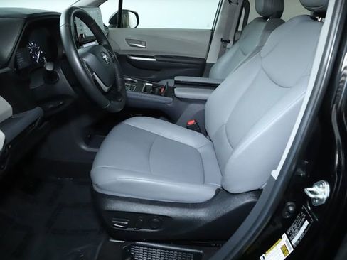 Used 2024 Toyota Sienna XLE image 26
