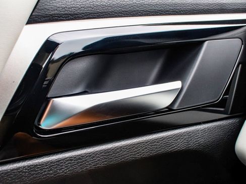 New 2025 Mitsubishi Outlander SE image 9