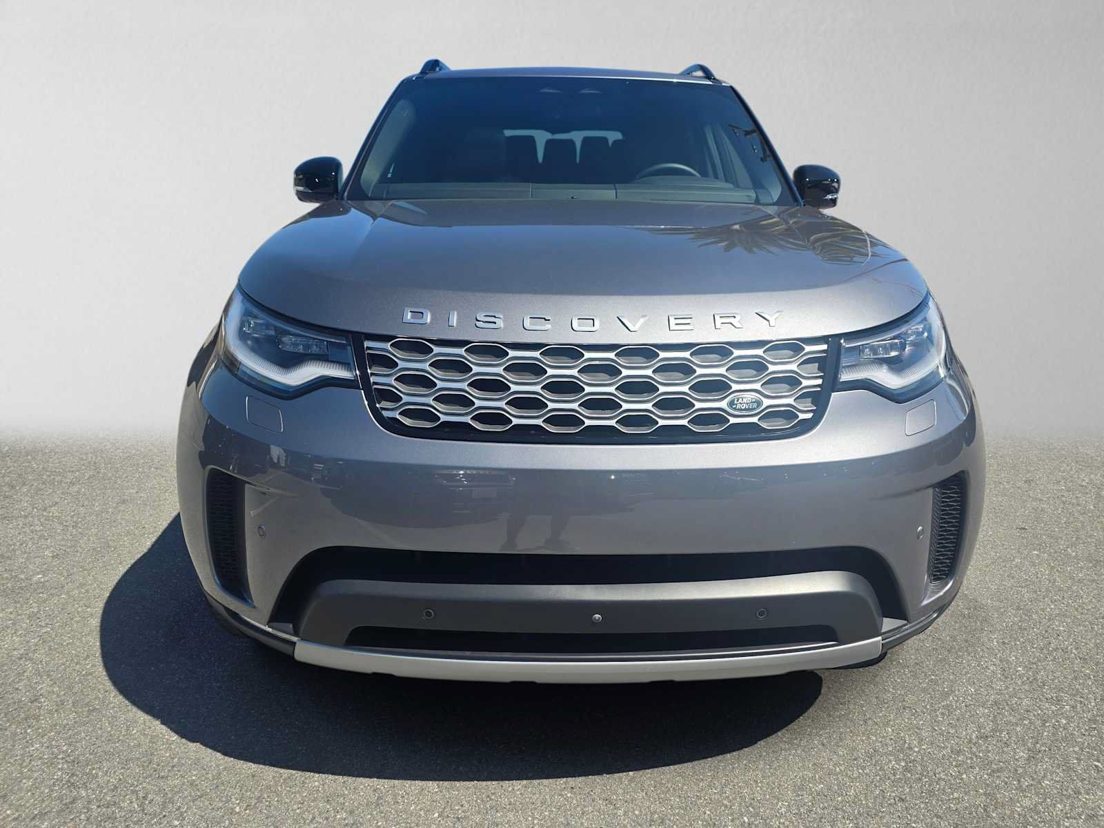 Used 2025 Land Rover Discovery S AWD/4WD image 8