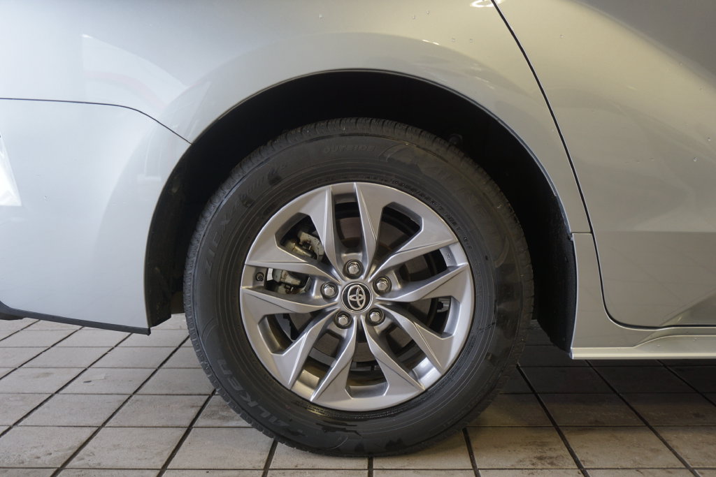 Used 2025 Toyota Sienna XLE w/ XLE Plus Package AWD/4WD image 31