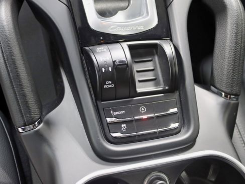 Used 2014 Porsche Cayenne Platinum Edition image 22