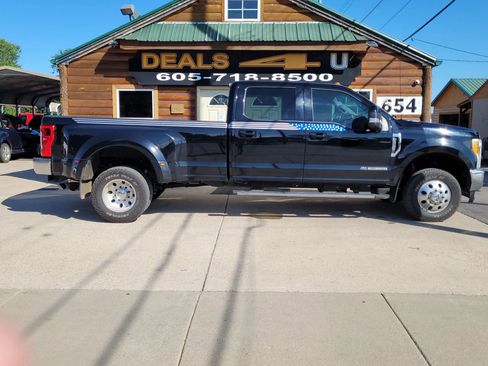 Used 2017 Ford F350 Lariat w/ Lariat Value Package image 2