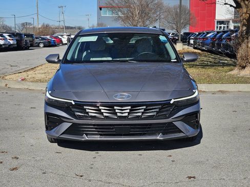 New 2025 Hyundai Elantra Limited FWD image 2