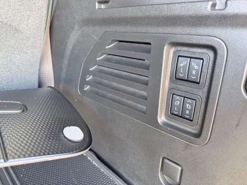 Used 2025 Chevrolet Traverse RS AWD/4WD image 42