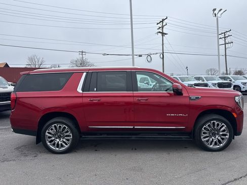 Used 2023 GMC Yukon XL Denali Ultimate image 6