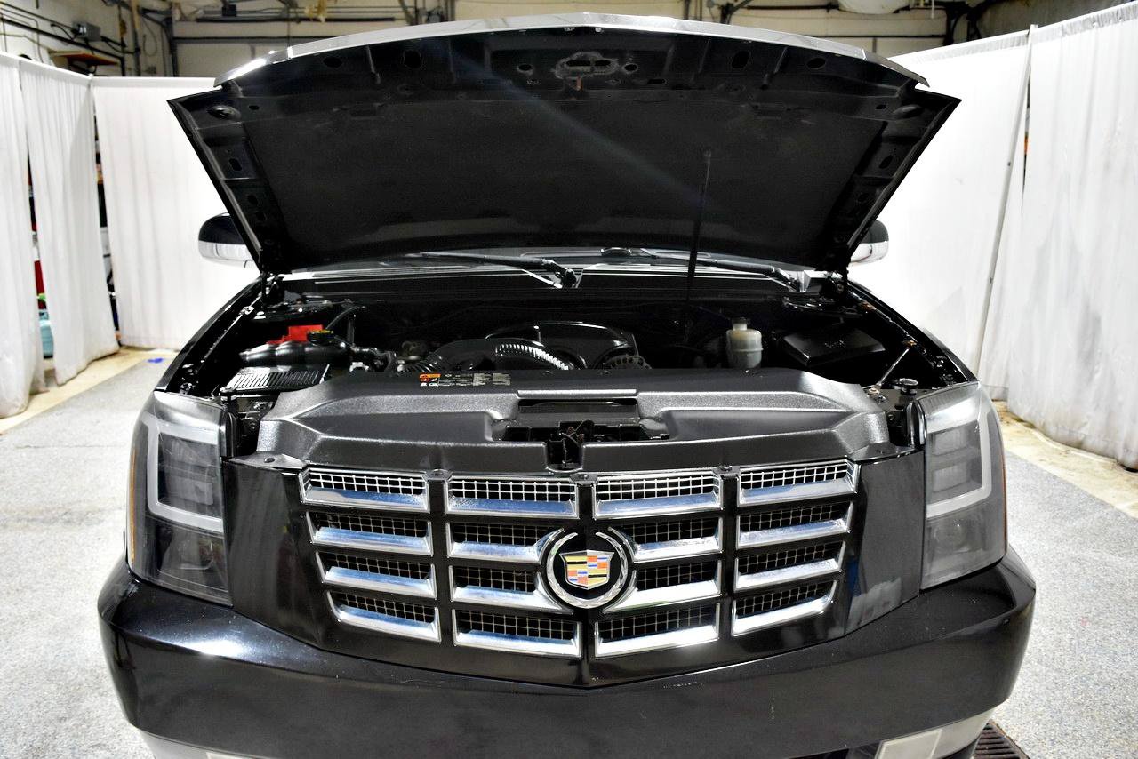 Used 2014 Cadillac Escalade Luxury RWD image 30