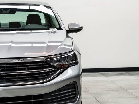 Used 2024 Volkswagen Jetta SE image 4