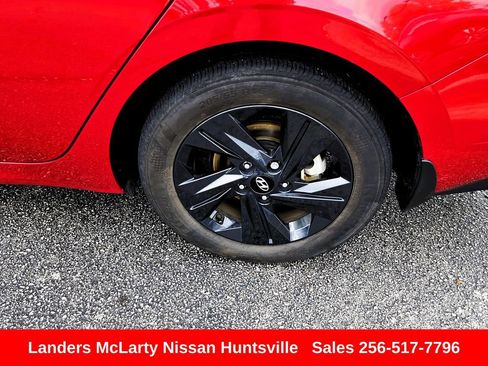 Used 2023 Hyundai Elantra SEL image 12