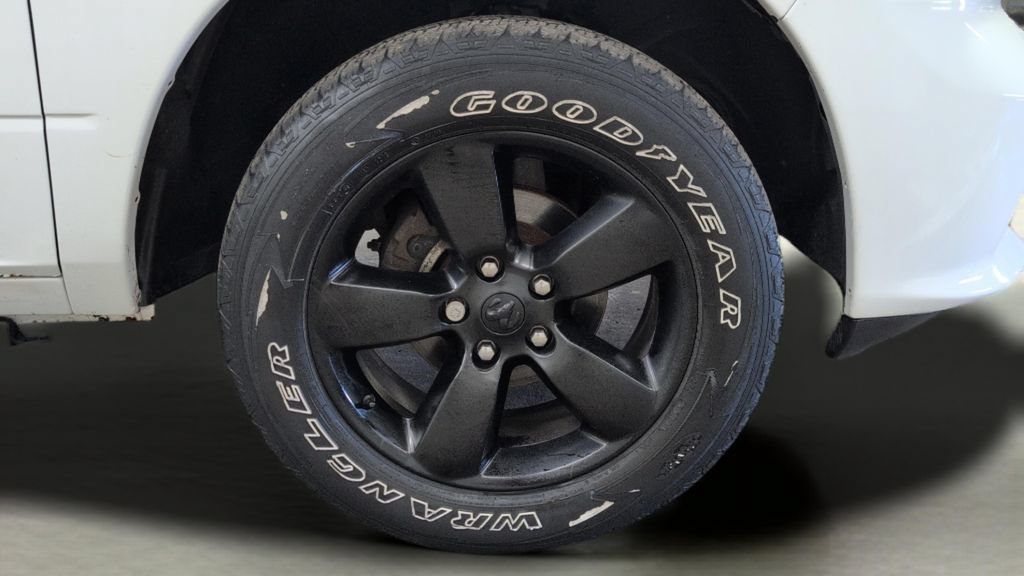 Used 2021 RAM 1500 Express w/ Wheel & Sound Group AWD/4WD image 29