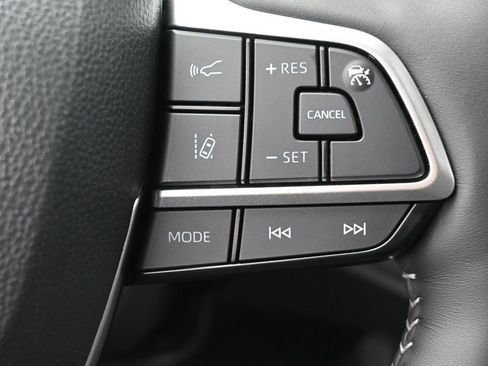 Used 2025 Toyota Highlander Platinum AWD/4WD image 21