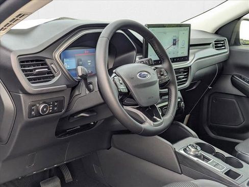 New 2025 Ford Escape SE image 3