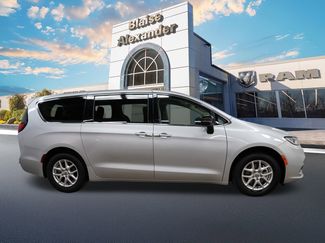 Used 2024 Chrysler Pacifica Touring-L video 2