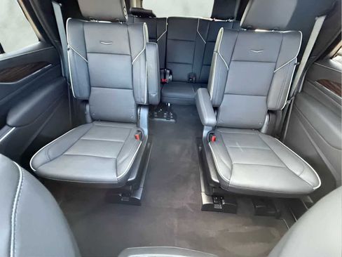 Used 2024 Cadillac Escalade Premium Luxury w/ Performance Package image 20
