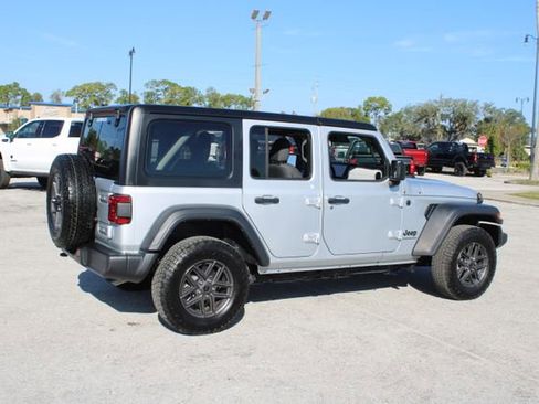 Used 2024 Jeep Wrangler Sport S image 11