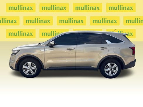 Used 2021 Kia Sorento LX FWD image 12