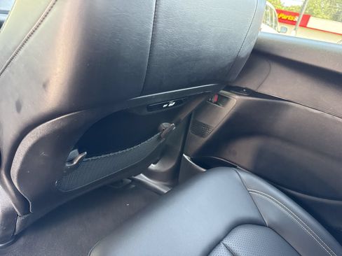 Used 2024 Chrysler Pacifica Limited FWD image 14