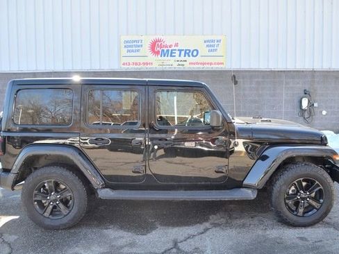 Used 2021 Jeep Wrangler Unlimited Sahara image 9