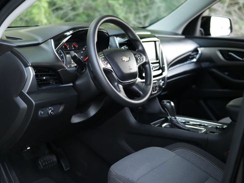 Used 2019 Chevrolet Traverse LS FWD image 9
