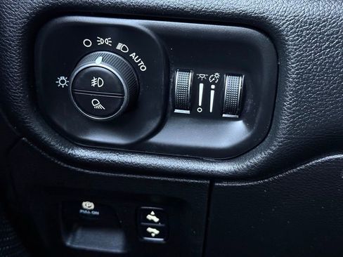 Used 2020 RAM 1500 Laramie RWD image 21