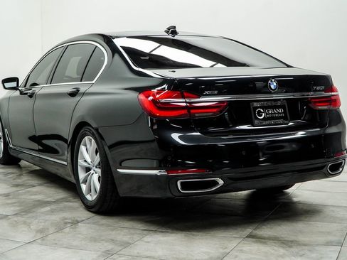 Used 2019 BMW 750i xDrive w/ Executive Package image 11