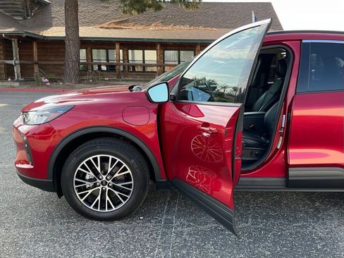 Used 2024 Ford Escape SE FWD image 35