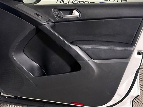 Used 2017 Volkswagen Tiguan S FWD image 19
