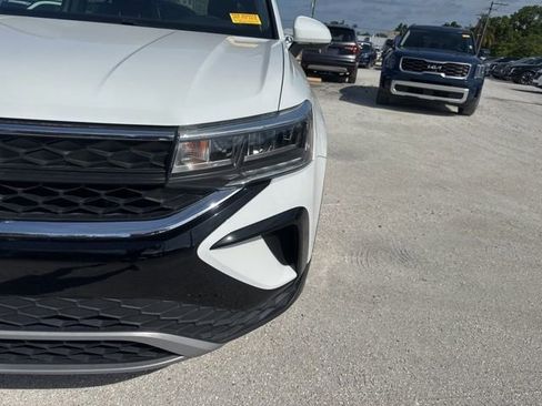 Used 2023 Volkswagen Taos SE image 9