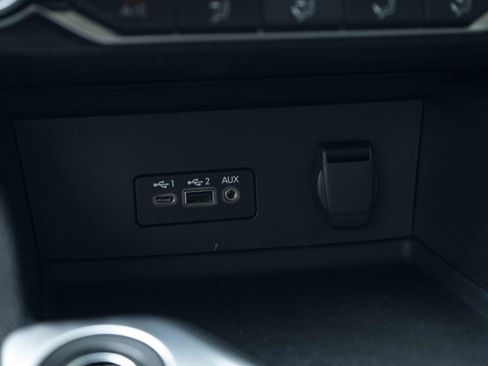 Used 2023 Nissan Sentra SV FWD image 32