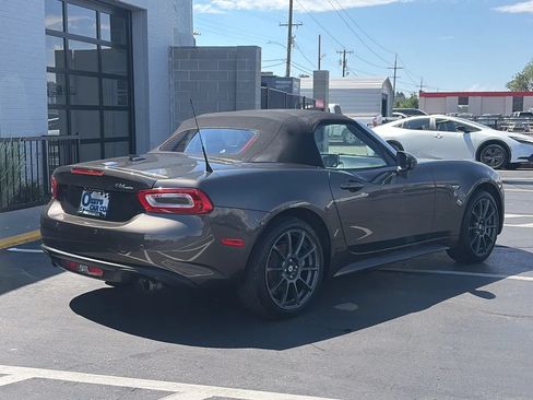 Used 2017 FIAT 124 Spider Lusso RWD image 3