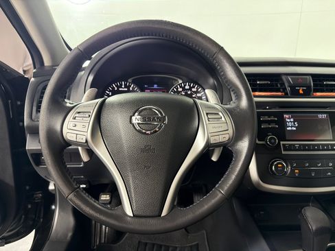 Used 2017 Nissan Altima 2.5 SR w/ Midnight Edition Package FWD image 9