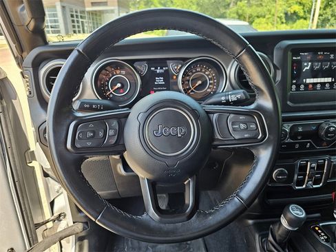 Used 2022 Jeep Gladiator Willys image 23