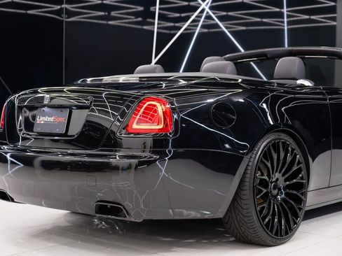 Used 2016 Rolls-Royce Dawn image 15