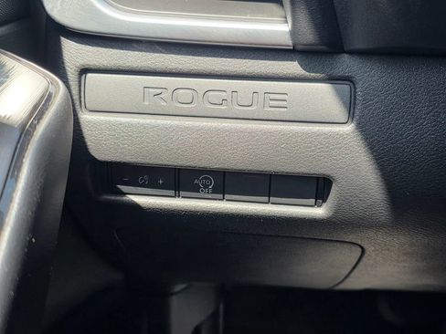 Used 2024 Nissan Rogue S FWD image 29