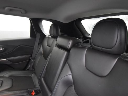 Used 2019 Jeep Cherokee Latitude Plus w/ Cold Weather Group image 12