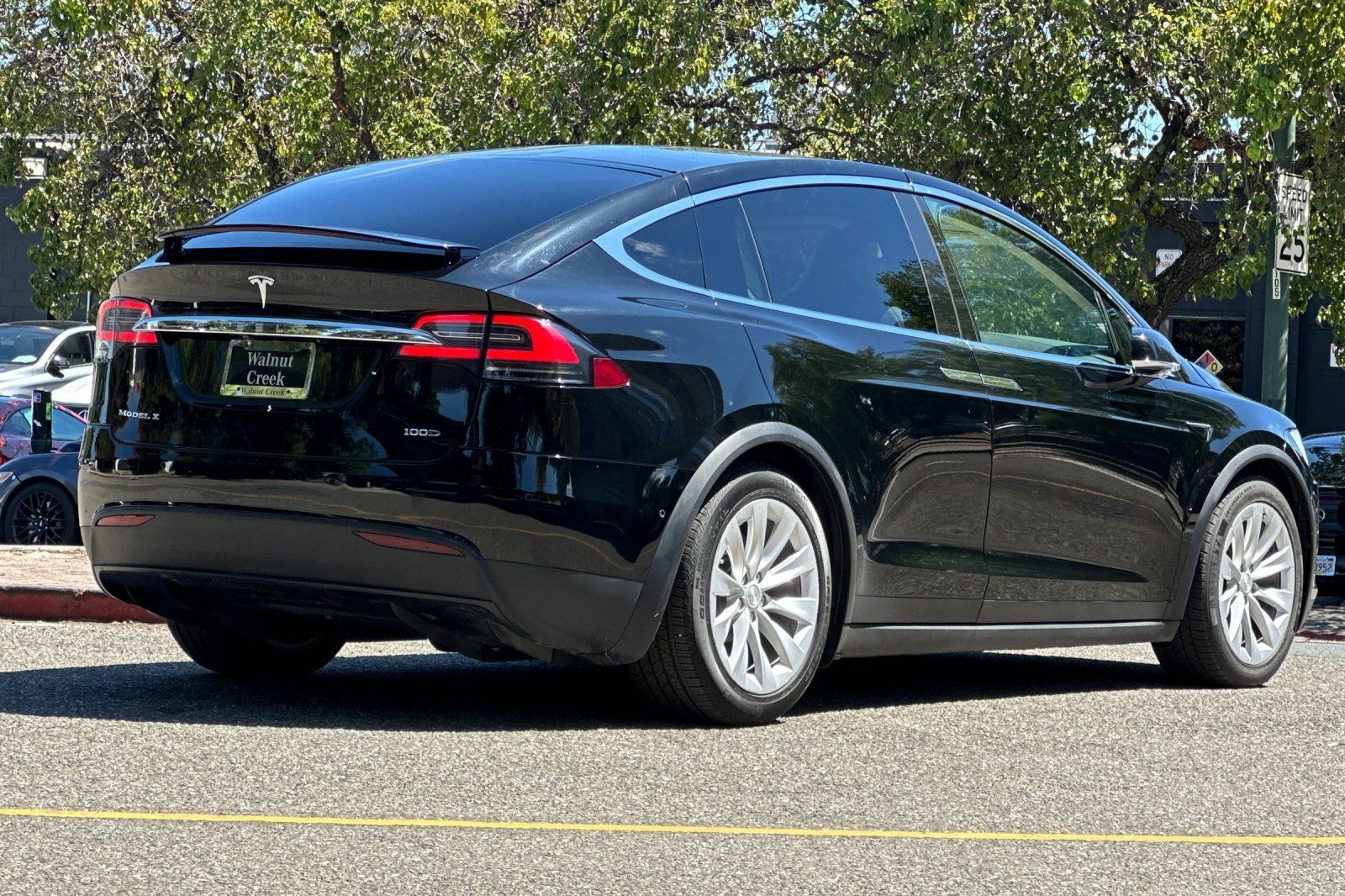 Used 2018 Tesla Model X 75D AWD/4WD image 8