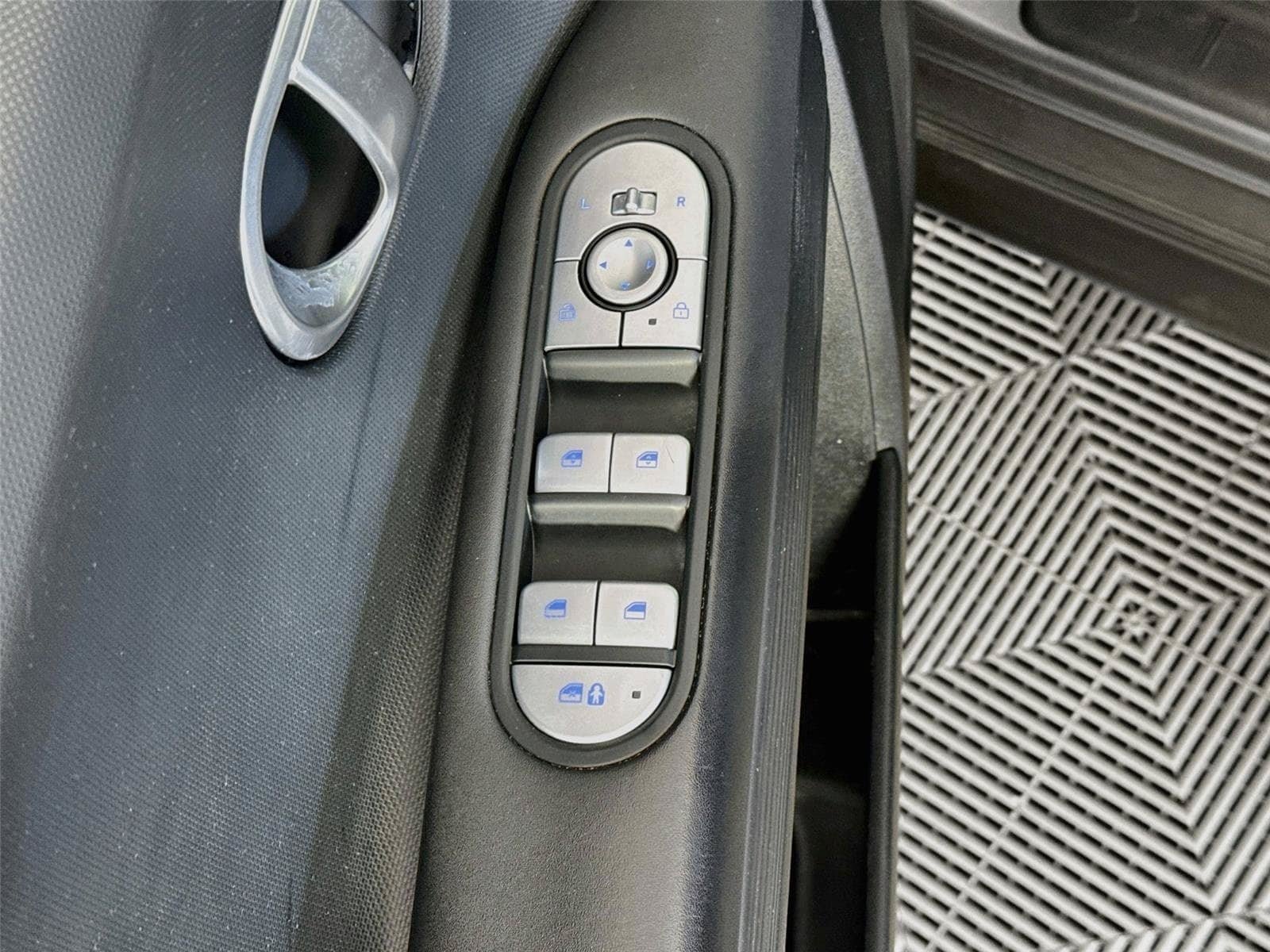 Used 2024 Hyundai Ioniq 5 SEL RWD image 19