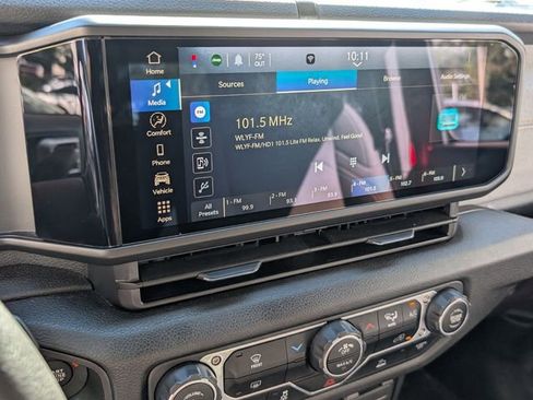 Used 2024 Jeep Gladiator Sport image 22