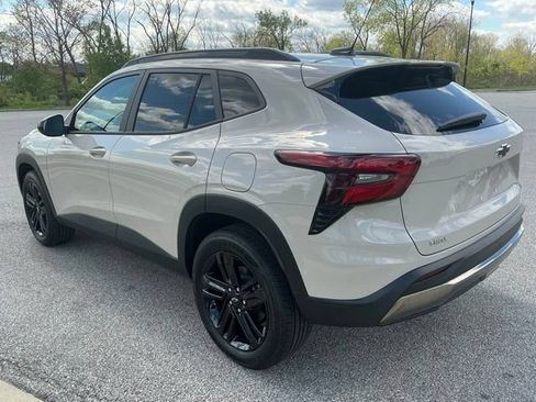 New 2026 Chevrolet Trax ACTIV w/ Sunroof Package FWD image 4