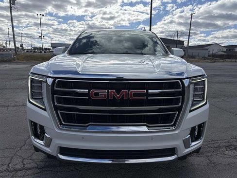 Used 2022 GMC Yukon XL SLT w/ SLT Luxury Package image 2