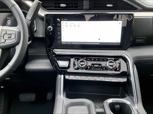 New 2025 GMC Sierra 2500 Denali image 8